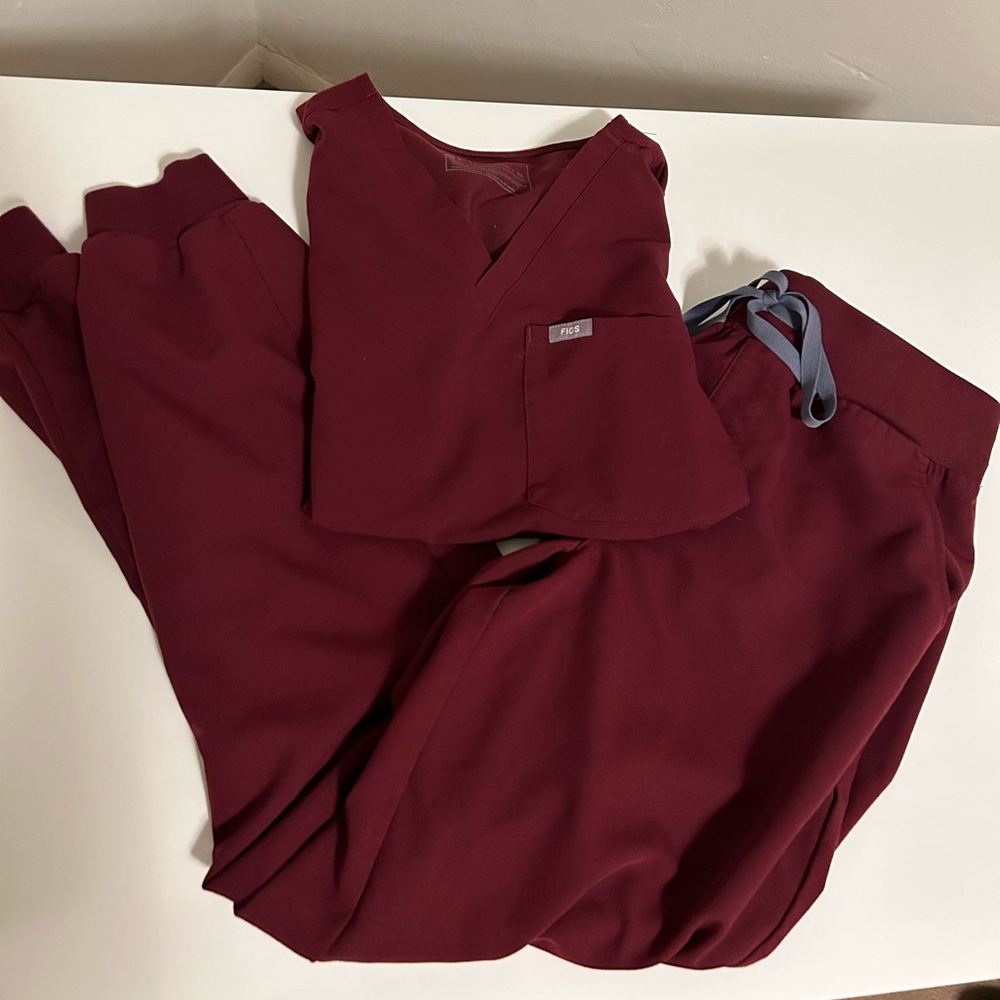 FIGS Scrub Set - Burgundy